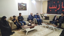 مدیر مجتمع درمانگاهی امام رضا (ع) و شهید مطهری با خانواده شهید جعفری دیدار کرد